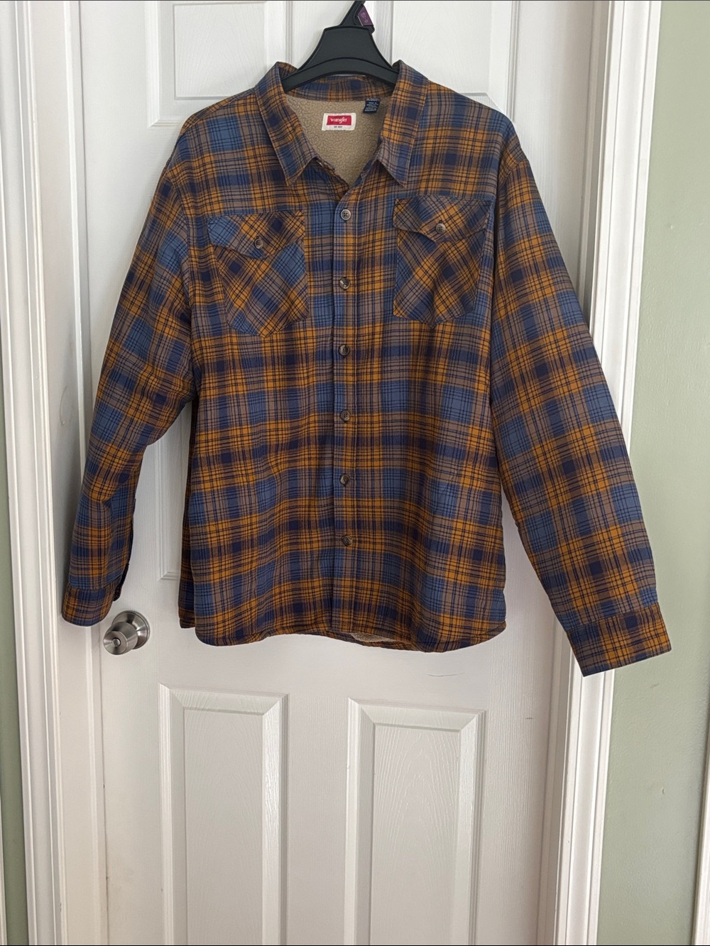 Wrangler Blue and Brown Plaid Button-Down Shirt